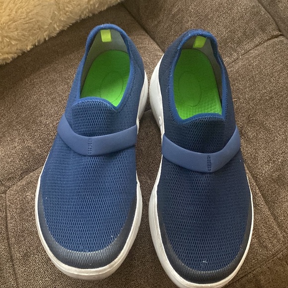 OOFOS Women’s sneaker size 9.5 - Picture 2 of 7